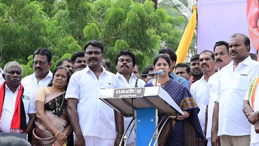 ”வாக்குரிமையை நசுக்கும் SIR-க்கு ஆதரவு குரல் கொடுக்கும் அடிமைப் பழனிசாமி” : கனிமொழி MP கண்டனம்!