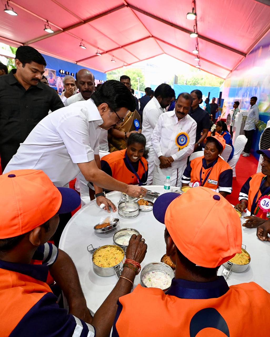 நமக்காக உழைக்கும் தூய்மை பணியாளர்களுக்கு நாம் செலுத்தும் நன்றிக்கடன் இதுதான் - முதலமைச்சர் கூறியது என்ன ?