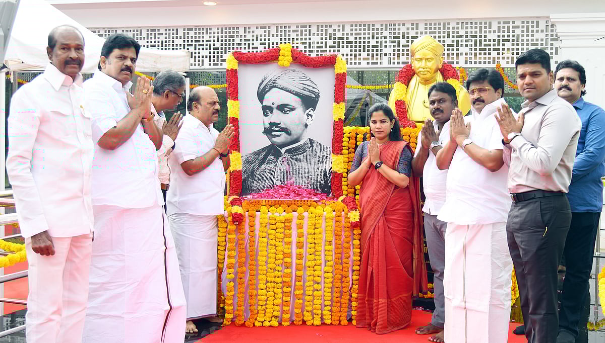 “செக்கிழுத்த தியாகச் செம்மல் வ.உ.சி.யை வணங்கிப் போற்றுகிறேன்! வாழ்க வ.உ.சி!” : முதலமைச்சர் மு.க.ஸ்டாலின்!