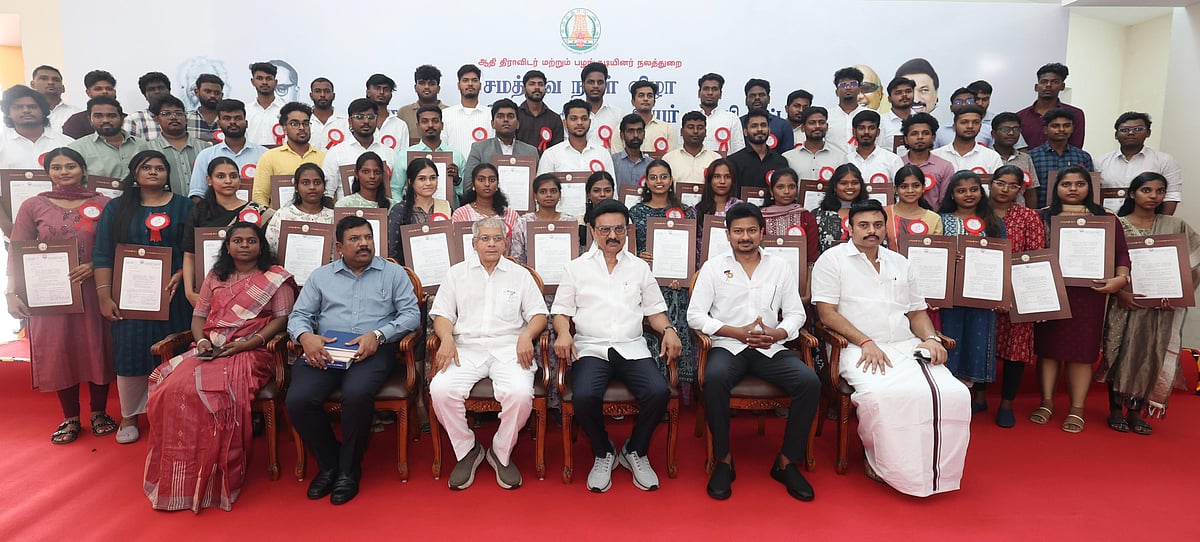 திராவிட மாடல் ஆட்சியில் SC, ST சமூக மக்களுக்கான சிறப்பு திட்டங்கள்.. பட்டியலிட்டு தமிழ்நாடு அரசு பாராட்டு