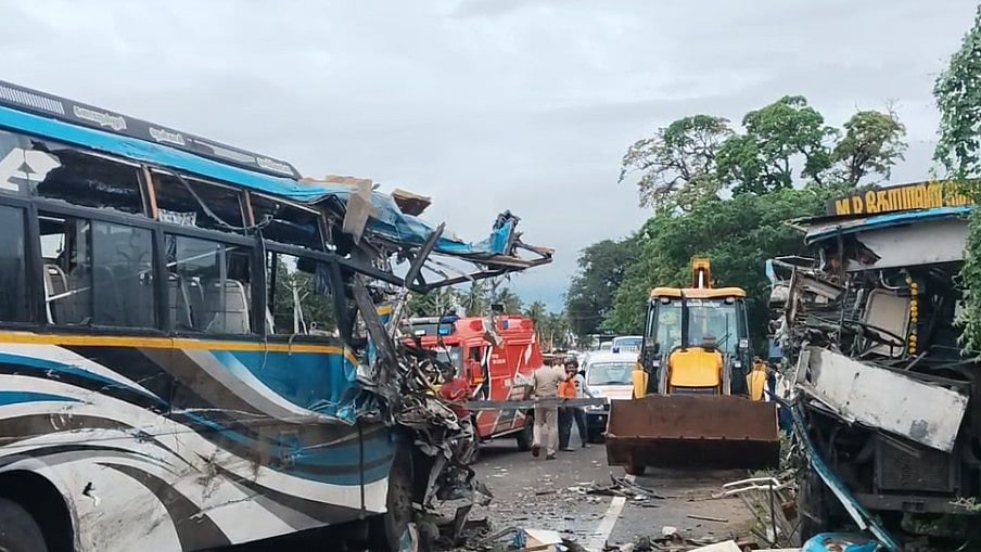 நேருக்கு நேர் மோதிக் கொண்ட பேருந்துகள் : 6 பேர் உயிரிழப்பு - தென்காசியில் நடந்த சோகம்!