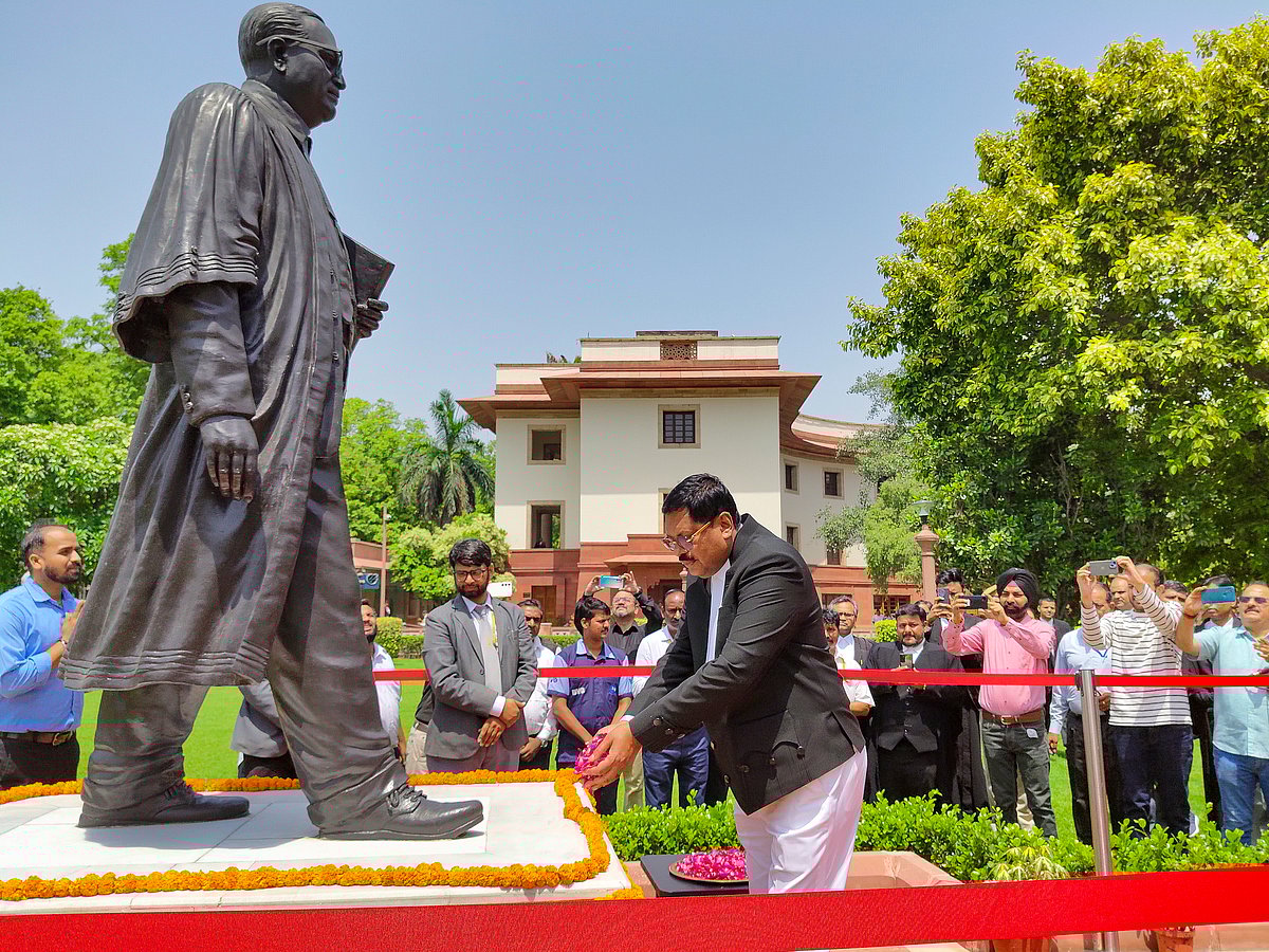 “இந்தியாவிற்கு நல்ல பல நீதிகளைச் சொல்லிச் சென்றிருக்கிறார் பி.ஆர்.கவாய்!” : முரசொலி தலையங்கம் புகழாரம்!