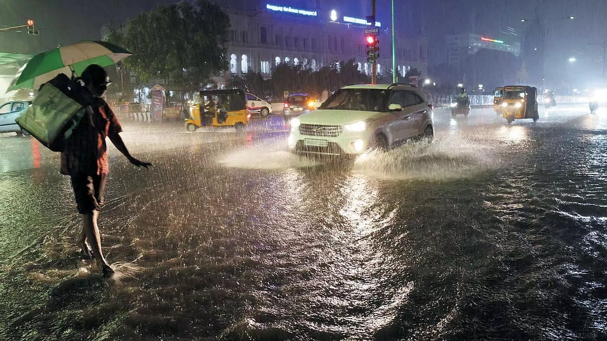 சென்னை மக்கள் கவனத்திற்கு... இரவில் இருந்து அதிகரிக்கும் மழை : வானிலை மையம் எச்சரிக்கை!