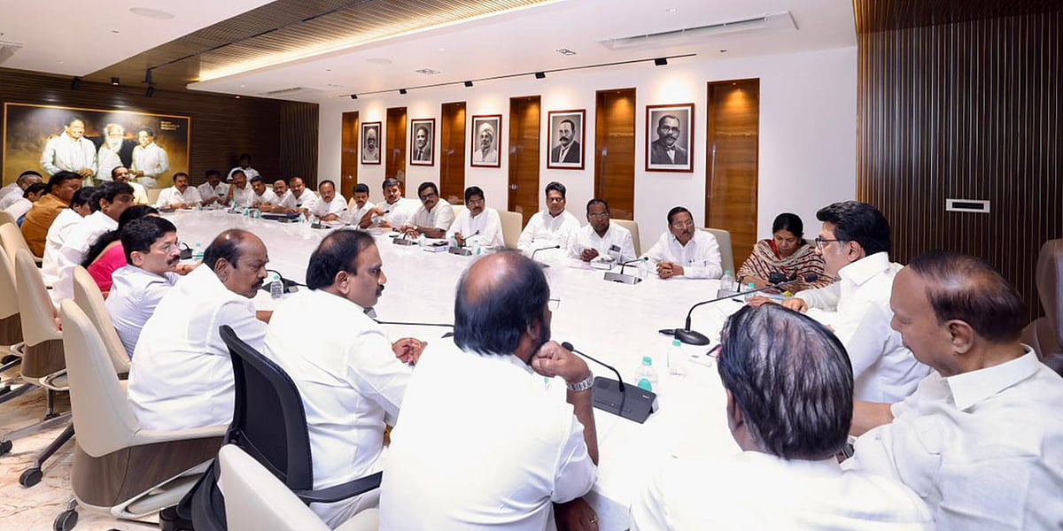 கூட்டாட்சிக் கருத்தியலைச் சிதைக்கும் ஒன்றிய அரசு - திமுக MP-கள் கூட்டத்தில் நிறைவேற்றிய 11 தீர்மானங்கள்?