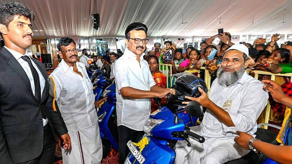 ”மாற்றுத்திறனாளிகளின் ஒளிமயமான வாழ்வுக்கு நாம் அனைவரும் பாடுபடுவோம்” : முதலமைச்சர் மு.க.ஸ்டாலின்!