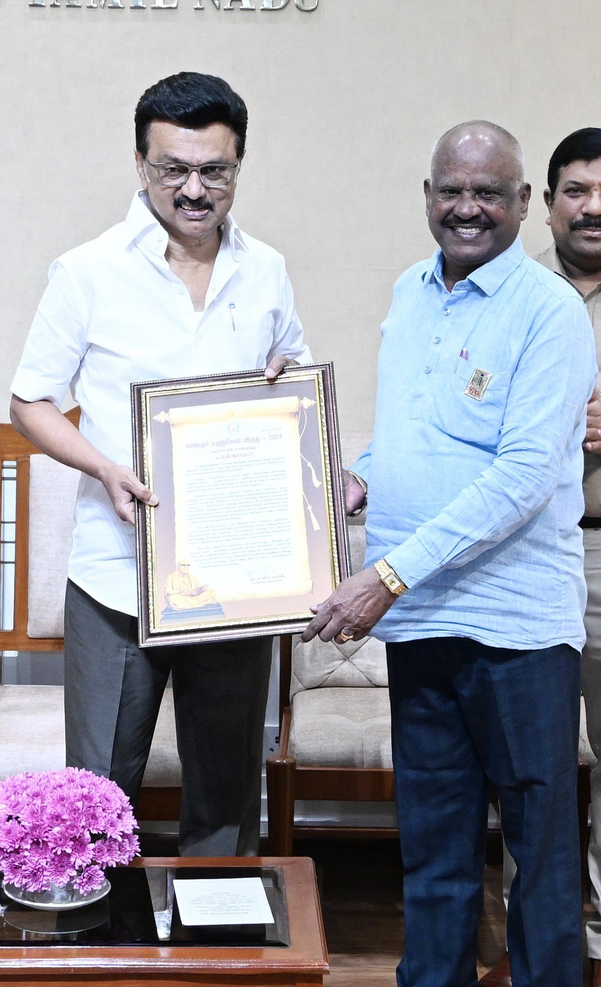 ‘கலைஞர் எழுதுகோல் விருது’ பெற்ற ‘தினத்தந்தி’ நிர்வாக ஆசிரியர் டி.இ.ஆர்.சுகுமார்! : முழு விவரம் உள்ளே!