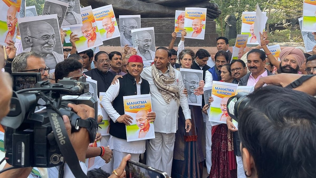 தேசத்தையே இழிவுபடுத்திய மோடி அரசு : மகாத்மா காந்தி பெயர் நீக்கம் - இந்தியா கூட்டணி MP-க்கள் எதிர்ப்பு!