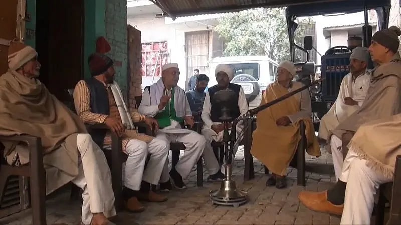 சிறுவர் - சிறுமியினர் டவுசர் அணியத் தடை... பாஜக ஆளும் உ.பி. கிராமத்தின் உத்தரவால் ஷாக்! - பின்னணி என்ன?