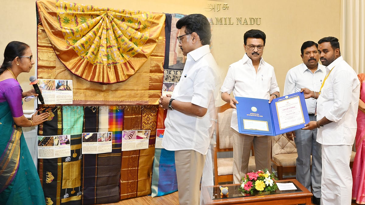 13 பேருக்கு மாநில அளவில் சிறந்த நெசவாளர், வடிவமைப்பாளர் விருதுகள்... வழங்கினார் முதலமைச்சர் - விவரம்!