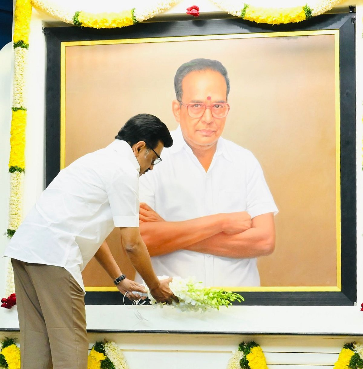 “அரசுப் பள்ளி மாணவர்களை விமானத்தில் ஏற்ற காரணமே ஏ.வி.எம்.சரவணன் தான்!” : முதலமைச்சர் நெகிழ்ச்சி! 