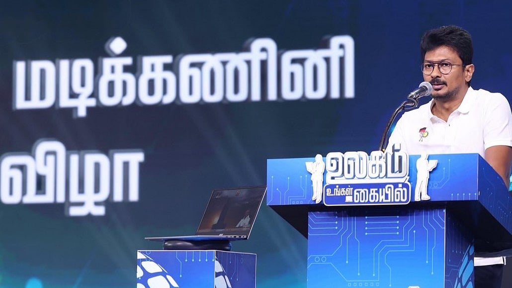 “தமிழ்நாட்டை உயர்த்திய திராவிட மாடல்” : உலகம் உங்கள் கையில்” விழவில் துணை முதலமைச்சர் உதயநிதி பெருமிதம்!