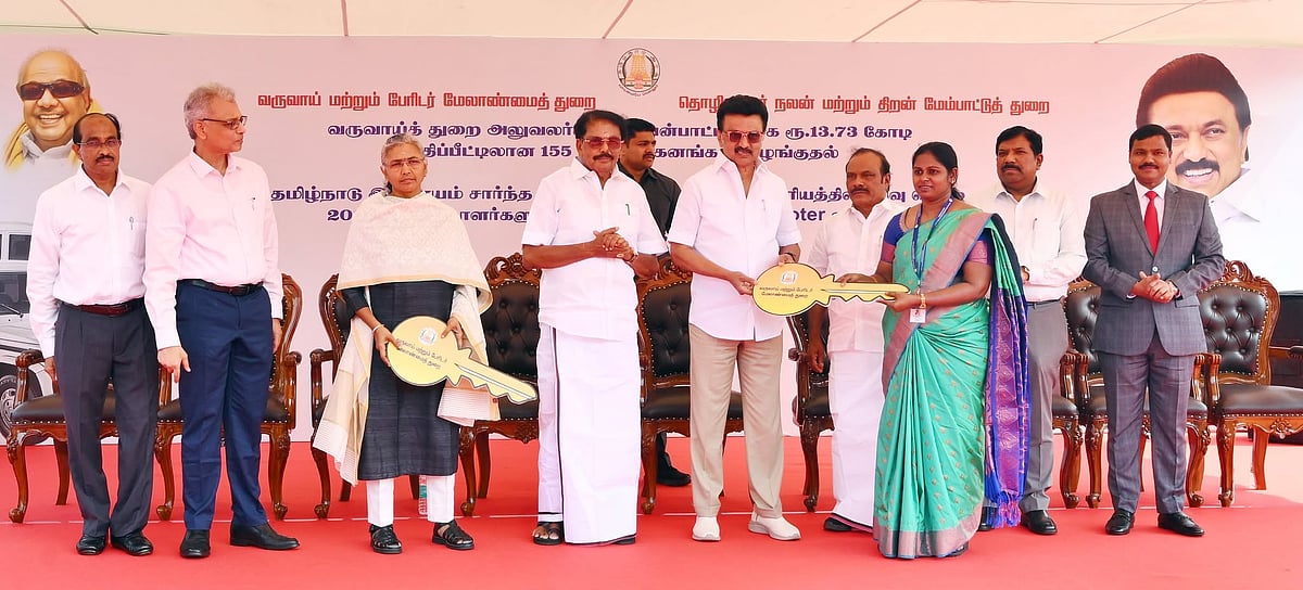 வருவாய் மற்றும் பேரிடர் மேலாண்மைத் துறைக்கு 155 புதிய வாகனங்கள்! : முதலமைச்சர் தொடங்கி வைத்தார்!