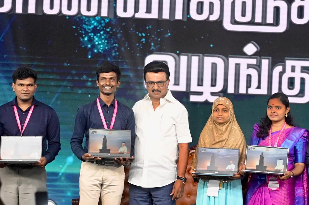 உலகம் உங்கள் கையில் : “அனைத்து வகையிலும் வெற்றிமிகு மாநிலமாக இருக்கிறது தமிழ்நாடு!” - முரசொலி புகழாரம்!