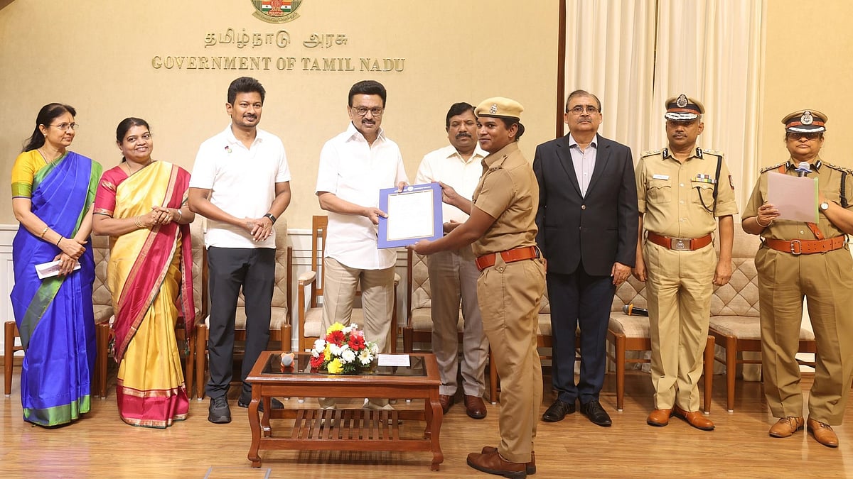 50 திருநங்கையர்களுக்கு  ஊர்க்காவல்படை உறுப்பினர் நியமன ஆணை! : முதலமைச்சர் வழங்கினார்!