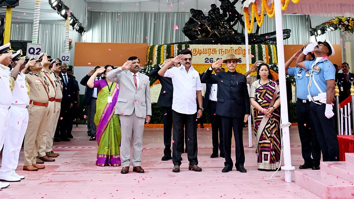 தமிழ்நாட்டில் 77வது குடியரசு தின விழா கொண்டாட்டம்! பல்வேறு துறை சாதனைகளுடன் வலம் வந்த அணிவகுப்பு ஊர்தி!