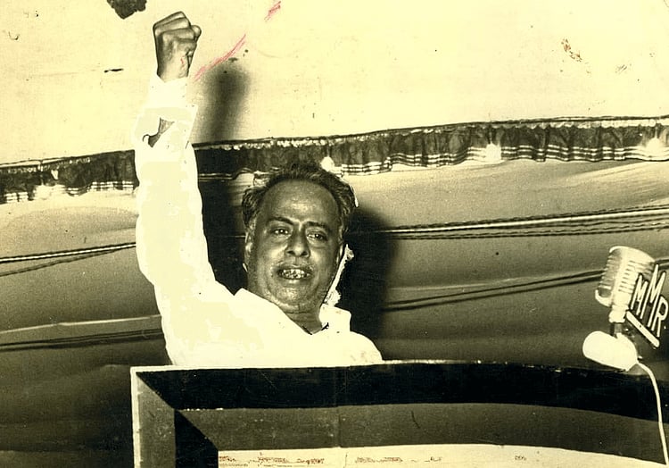 தமிழ்த்தாயின் தலைமகன் : பேரறிஞர் அண்ணா நினைவிடத்தில் மரியாதை செலுத்திய முதலமைச்சர் மு.க.ஸ்டாலின்!