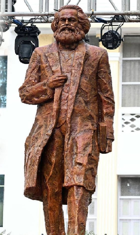 “வரலாற்றில் இடம்பிடித்த சிலை…மார்க்ஸை வடிவமைக்கும் போது பூரித்தேன்” : நெகிழ்ந்த சிற்பி கார்த்திகேயன்!