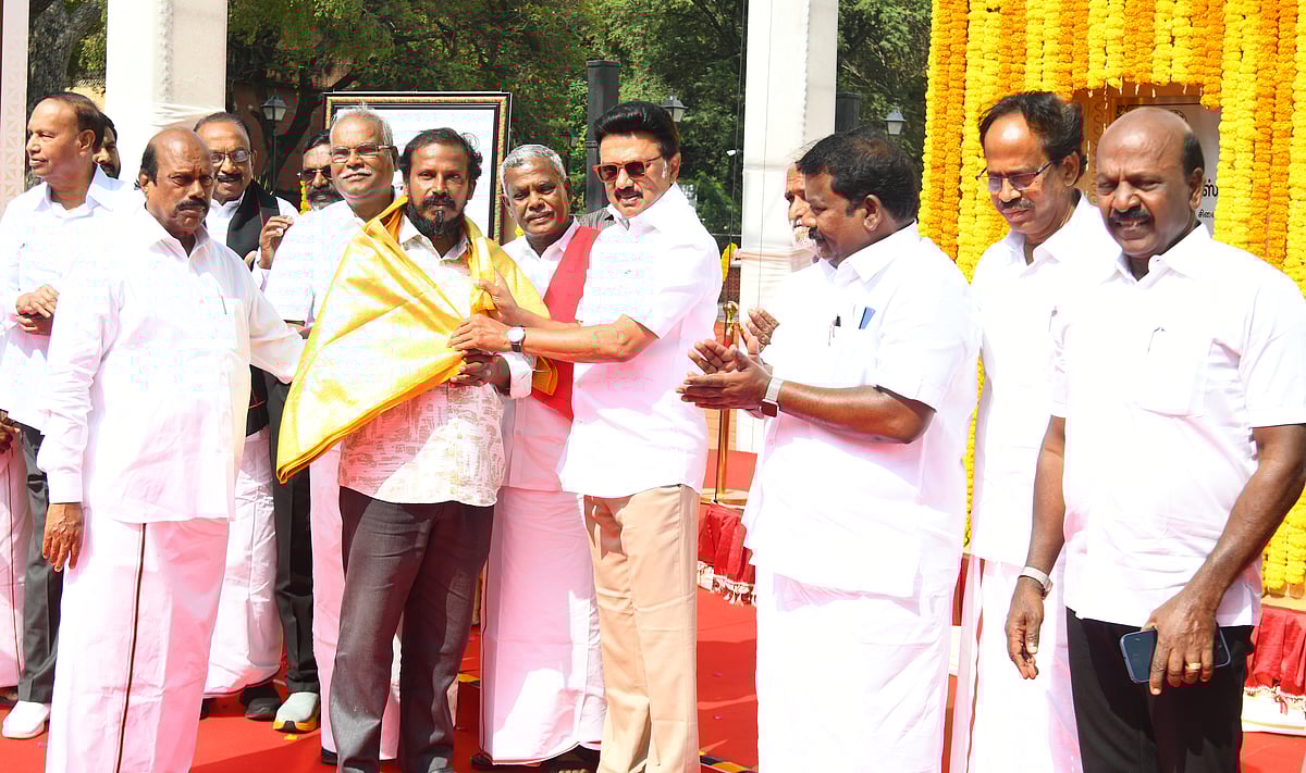 “வரலாற்றில் இடம்பிடித்த சிலை…மார்க்ஸை வடிவமைக்கும் போது பூரித்தேன்” : நெகிழ்ந்த சிற்பி கார்த்திகேயன்!