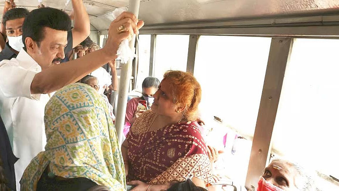 கன்னியாகுமரி to சென்னை.. 6 நாட்கள் மகளிர் விடியல் பேருந்துகளில் பயணம்... பிரமிக்க வைத்த 2 பெண்கள்!