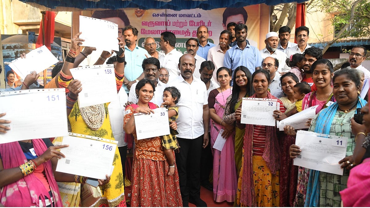 நரிக்குறவர் பிரிவு பயனாளிகளுக்கு இலவச வீட்டுமனைப் பட்டா... அமைச்சர் மா.சு. வழங்கினார்! 