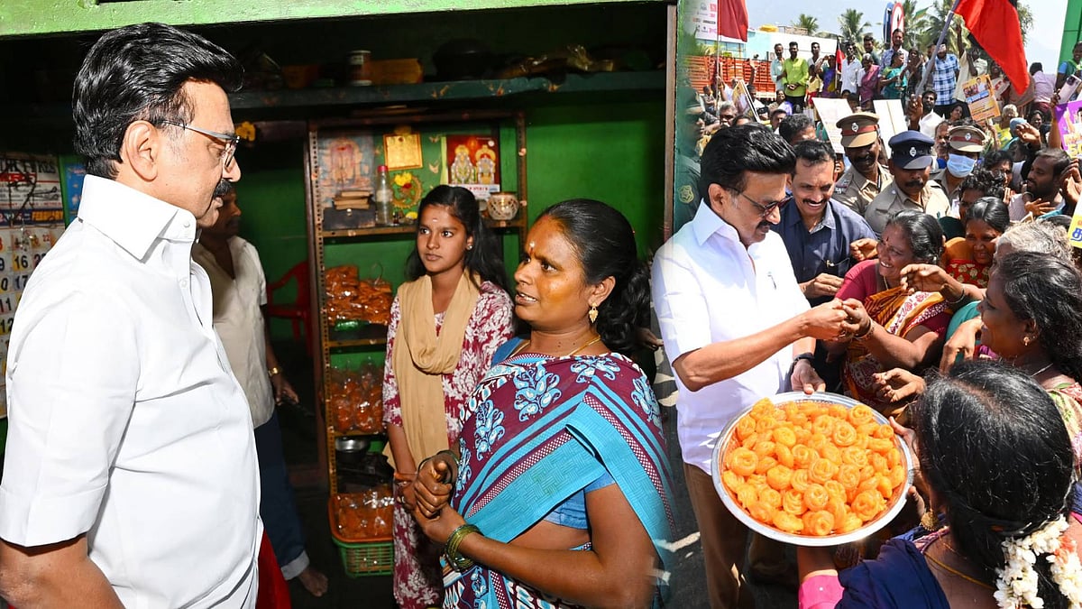 ஒரே தவணையில் ரூ.5 ஆயிரம் கலைஞர் மகளிர் உரிமைத் தொகை… முதலமைச்சருக்கு நன்றி தெரிவிக்க திரண்ட பெண்கள்!