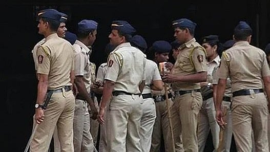 மும்பையில் ஒன்றரை வயது பெண் குழந்தைக்கு நேர்ந்த கொடூரம்: நீதி கேட்கும் பெற்றோர் - நடந்தது என்ன?