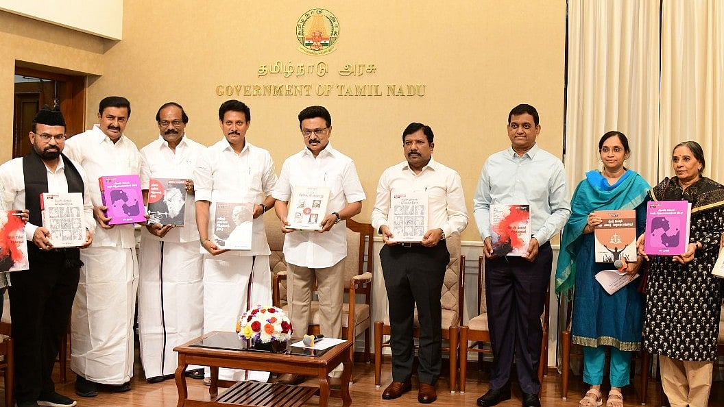 தமிழ்நாடு பாடநூல் கழகத்தின் சார்பில் திராவிடக் களஞ்சியத்தின் 7 புத்தகங்கள் வெளியீடு! : முழு விவரம் உள்ளே!