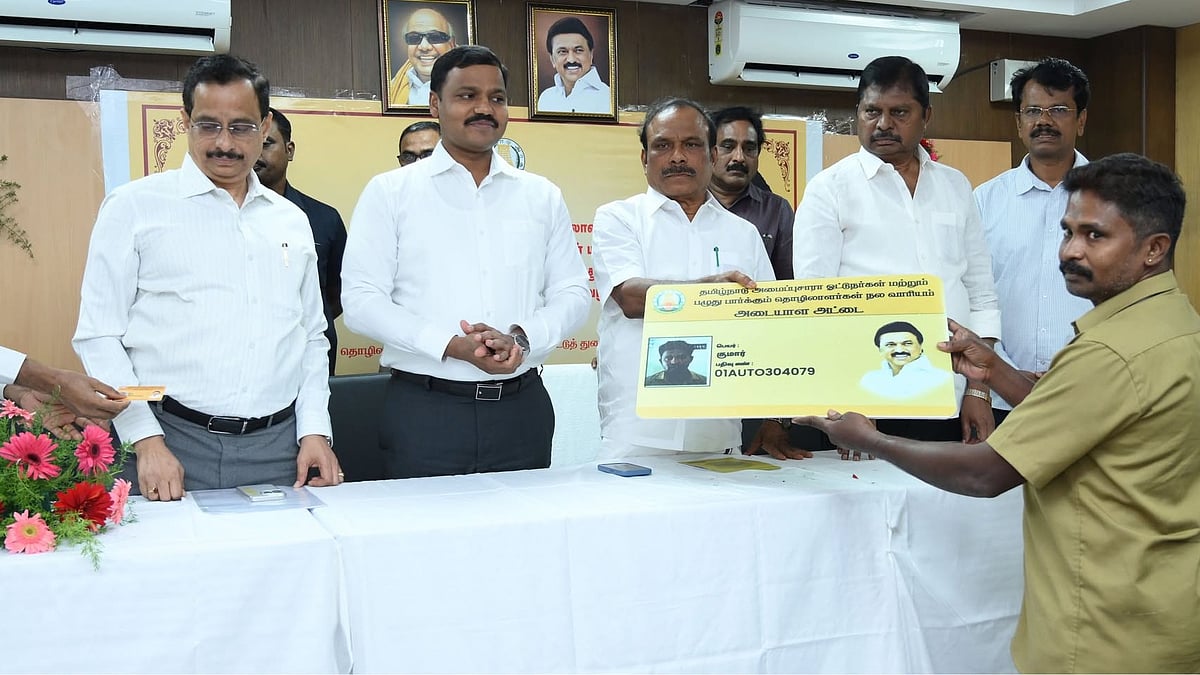 31.50 இலட்சம் தொழிலாளர்களுக்கு ஸ்மார்ட் கார்டுகள்.. வழங்கினார் அமைச்சர் சி.வி.கணேசன்!