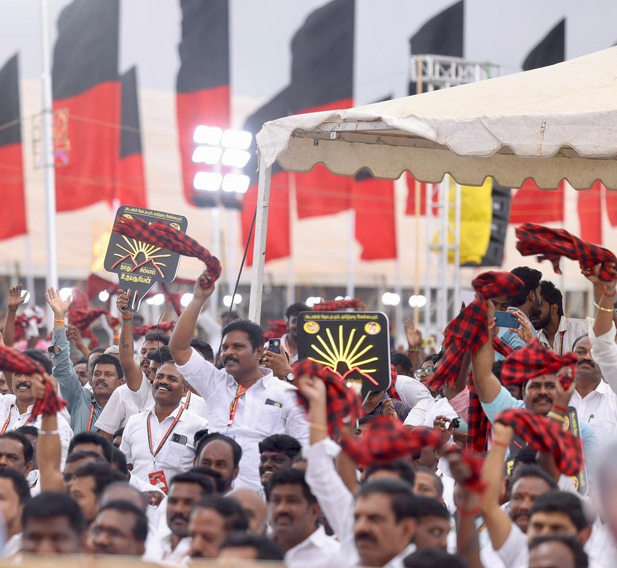 “எமர்ஜென்சியையே பார்த்த இயக்கம் திமுக; உங்களின் சித்து விளையாட்டிற்கு அஞ்சமாட்டோம்”: முதலமைச்சர் ஆவேசம்!