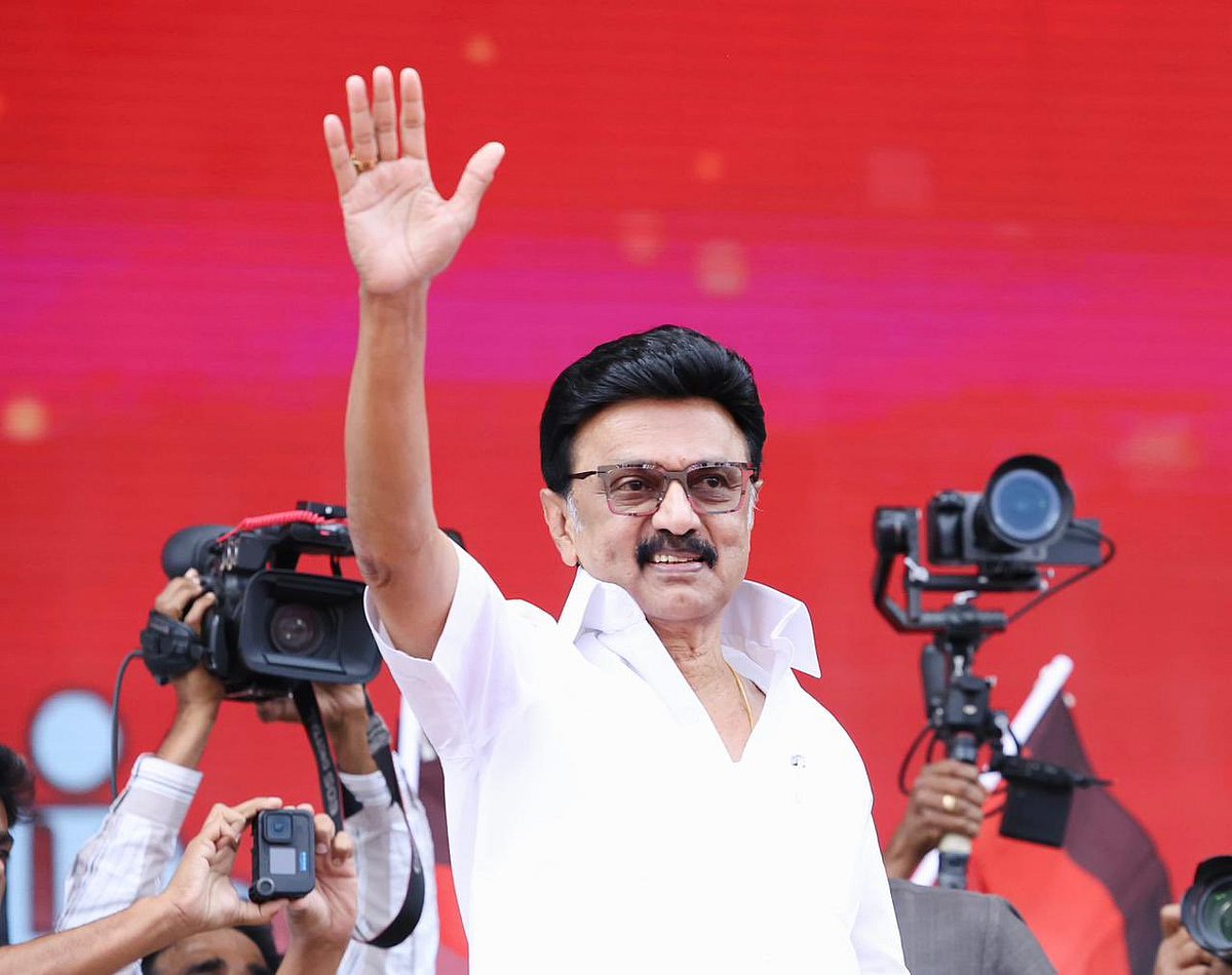 “குஜராத் மோடியா? இந்த லேடியா?” என்று சவால்விட்டவர் மீது மோடிக்கு திடீர் பாசம்! : முதலமைச்சர் விமர்சனம்!