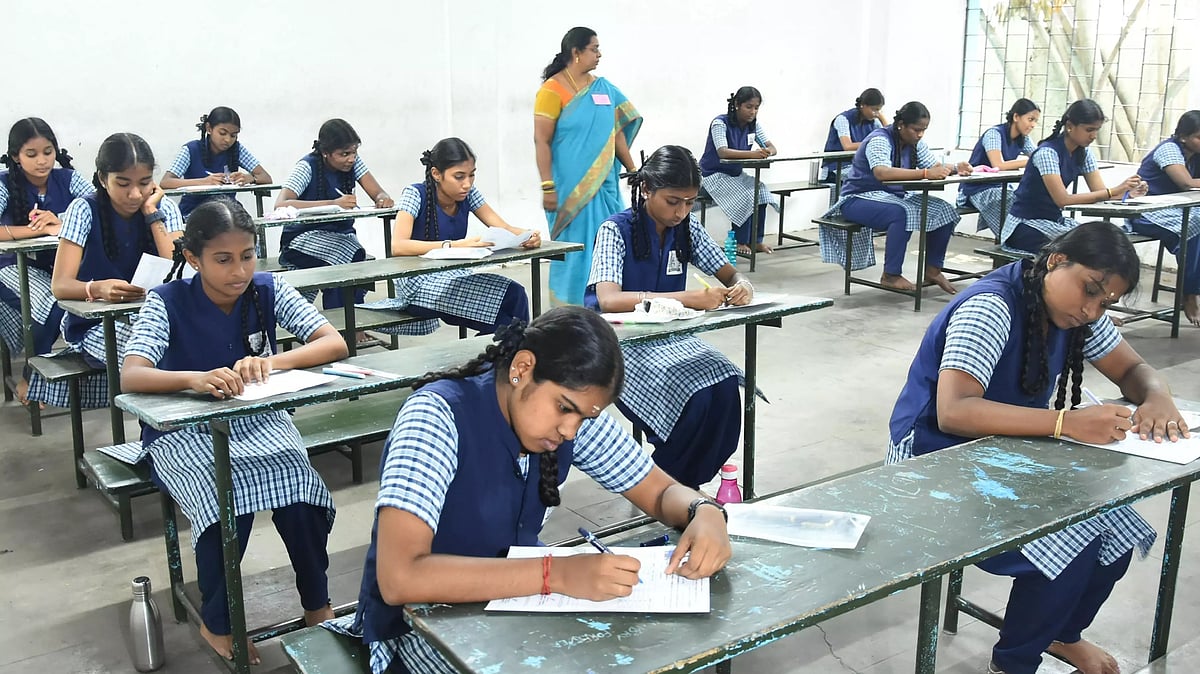 தமிழ்நாட்டில் இன்று தொடங்குகிறது 12ம் வகுப்பு பொதுத்தேர்வு… 8.27 லட்சம் மாணவர்கள்… 3,412 மையங்கள் ரெடி!