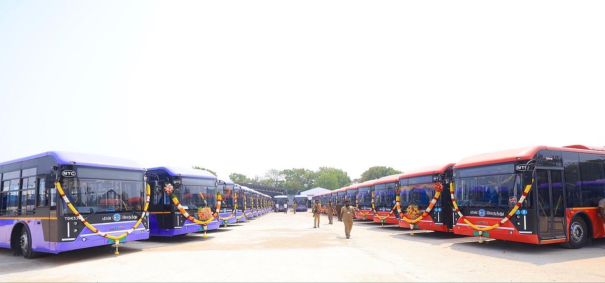 100 புதிய தாழ்தள மின்சாரப் பேருந்துகள் இயக்கம்! : துணை முதலமைச்சர் உதயநிதி ஸ்டாலின் தொடங்கி வைத்தார்!