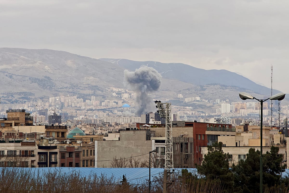 ஈரானின் உச்ச தலைவர் கொலை… ஈரானை குறிவைத்து தொடர் தாக்குதல் : இஸ்ரேல், அமெரிக்காவின் அட்டூழியம்!