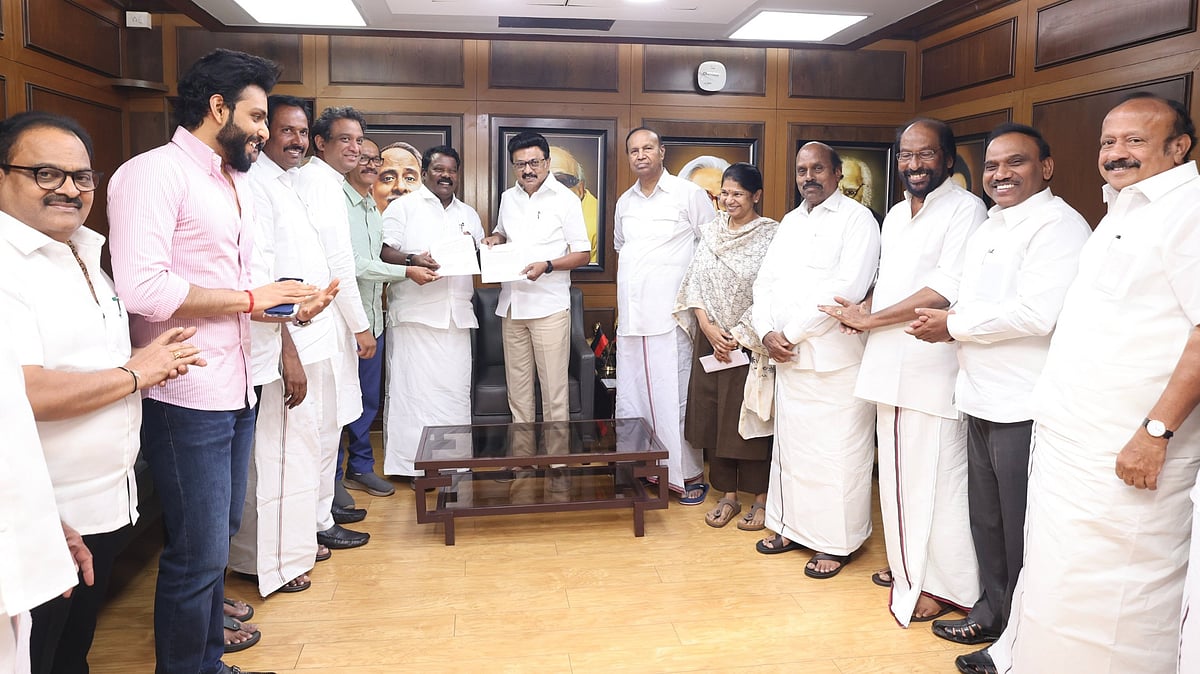 காங்கிரஸ் கட்சிக்கு 28+1 ; கழக தலைவர் முதலமைச்சர் மு.க.ஸ்டாலின் முன்னிலையில் 
ஒப்பந்தம் கையெழுத்தானது!