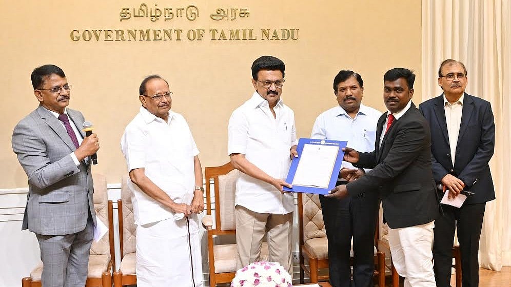 அரசு உதவி வழக்குரைஞர் நிலை 2 பணி... தேர்வு செய்யப்பட்ட 45 பேருக்கு பணி ஆணைகளை  வழங்கினார் முதலமைச்சர்!