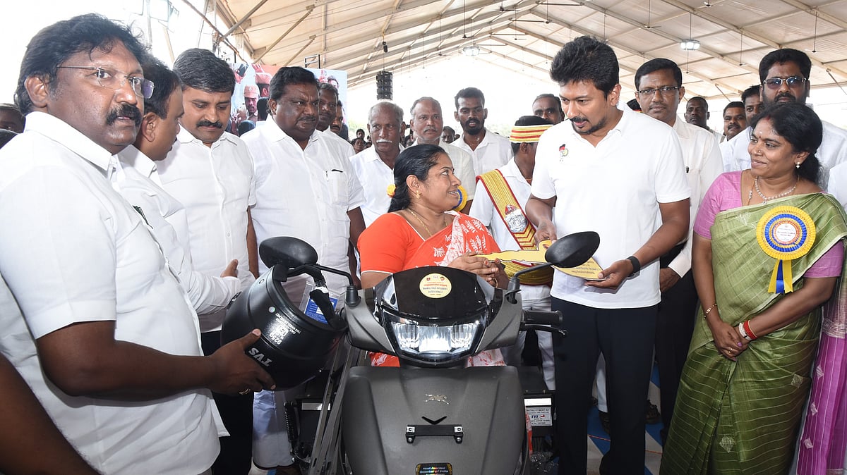 சமூக நீதிக்காவலர் வே.ஆனைமுத்து புகைப்படக் கண்காட்சி… நலத்திட்ட உதவிகள் வழங்கினார் துணை முதலமைச்சர்!