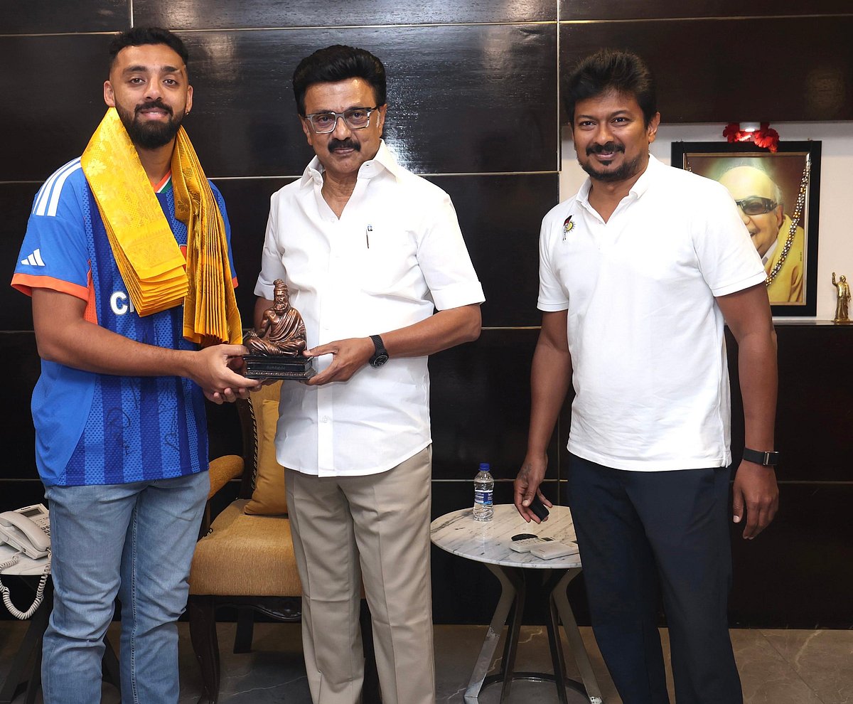 முதலமைச்சரிடம் வாழ்த்து பெற்ற வருண், வாஷிங்டன் சுந்தர்… கையில் கொடுத்த ஆச்சரியப் பரிசு: முழு விவரம்!