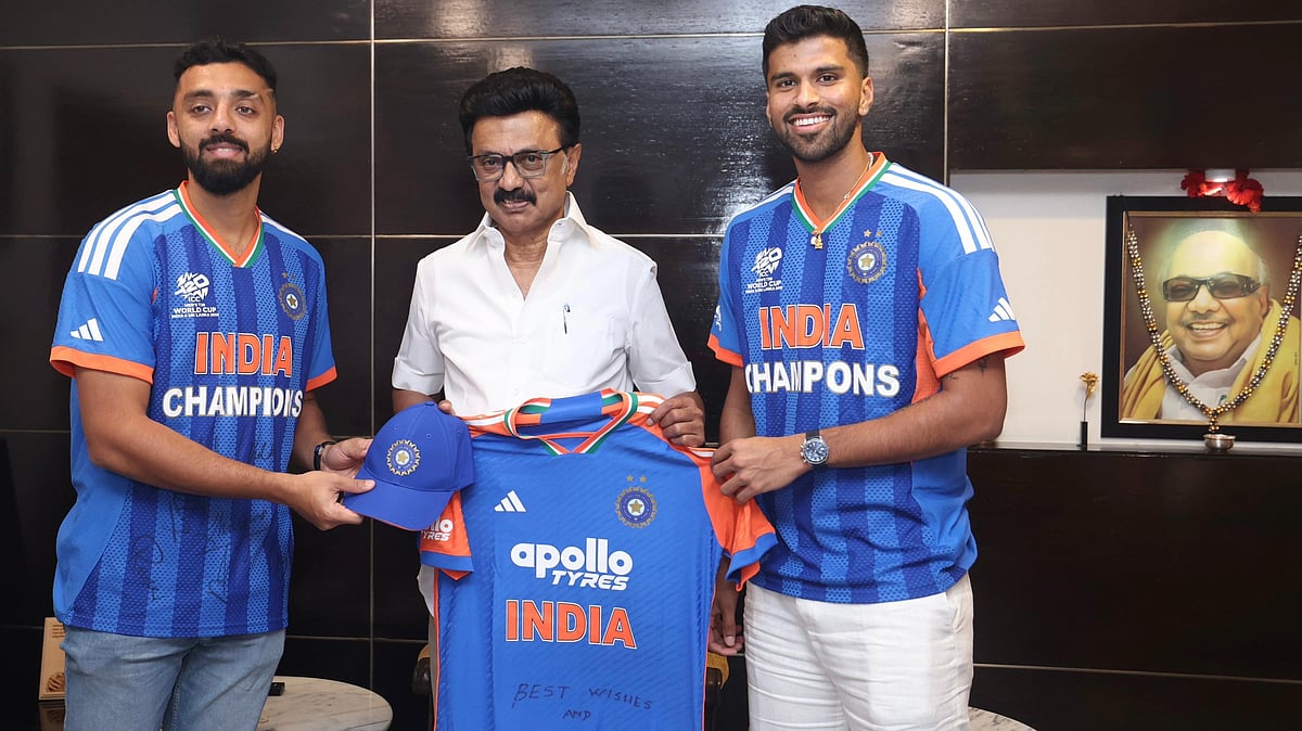 முதலமைச்சரிடம் வாழ்த்து பெற்ற வருண், வாஷிங்டன் சுந்தர்… கையில் கொடுத்த ஆச்சரியப் பரிசு: முழு விவரம்!