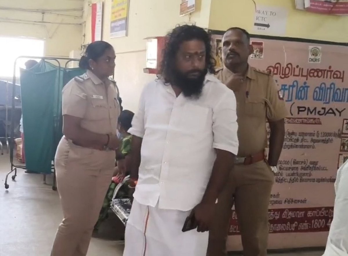 “வீடியோலாம் எடுக்க கூடாது...” - தேர்தல் அலுவலரை தடுத்த தஞ்சை பாஜக நிர்வாகி... அதிரடி காட்டிய போலீஸ்!