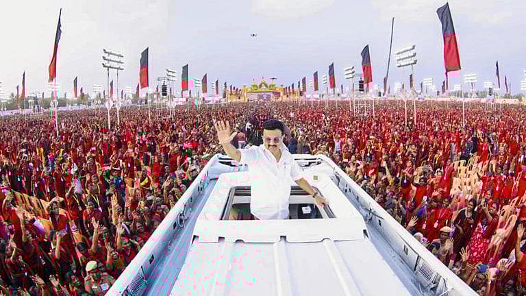 இல்லத்தரசிகளுக்கு ரூ.8 ஆயிரம் கூப்பன்: அதிரடியான தேர்தல் வாக்குறுதியை வெளியிட்ட முதலமைச்சர் மு.க.ஸ்டாலின்