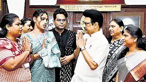 திருநர் - திருநங்கையர் வாழ்வாதாரத்தை பாதுகாக்கும் தி.மு.க : 3 முக்கிய தேர்தல் வாக்குறுதிகள் அறிவிப்பு!