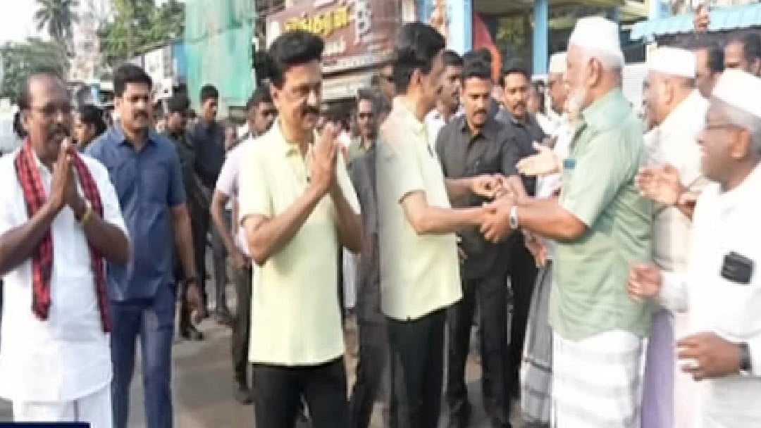 “வீதி வீதியாகச் சென்று வாக்கு சேகரித்த முதலமைச்சர் மு.க.ஸ்டாலின்” : சீர்காழியில் உற்சாக வரவேற்பு!