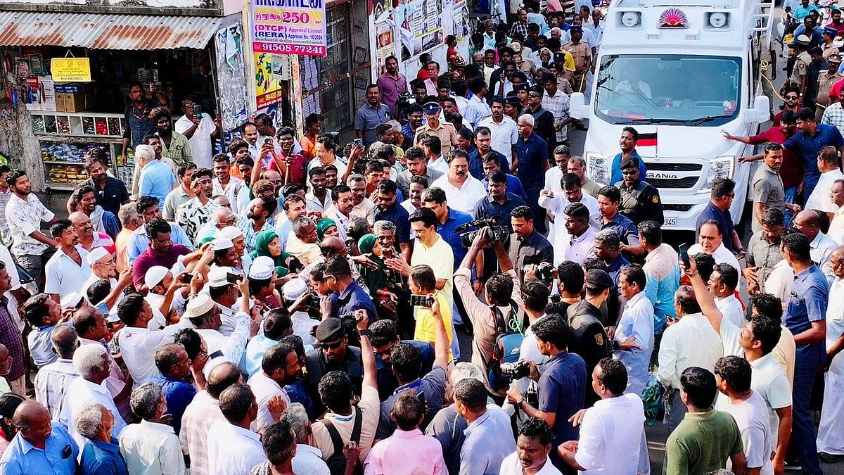 “வீதி வீதியாகச் சென்று வாக்கு சேகரித்த முதலமைச்சர் மு.க.ஸ்டாலின்” : சீர்காழியில் உற்சாக வரவேற்பு!