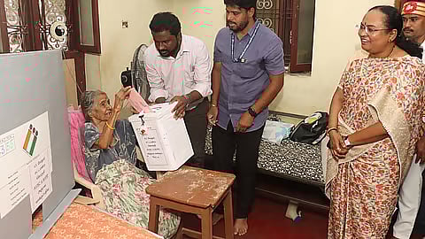 3 நாட்கள் : சென்னை மாவட்டத்தில் அஞ்சல் பாக்குப்பதிவு - வீட்டிற்கே வரும் தேர்தல் அதிகாரிகள்!