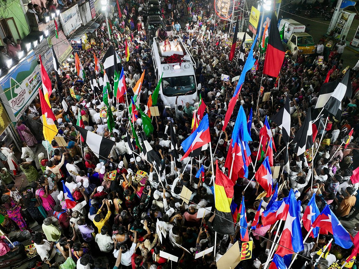 “உங்கள் வீட்டுப்பிள்ளை வேண்டுமா? எங்கிருந்தோ வந்து நாடகமாடுபவர் வேண்டுமா?” : பெரம்பூரில் முதல்வர் உரை!