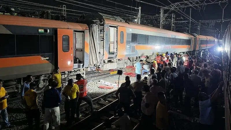 முதல் முறை... : தடம் புரண்டது வந்தே பாரத் ரயில்!