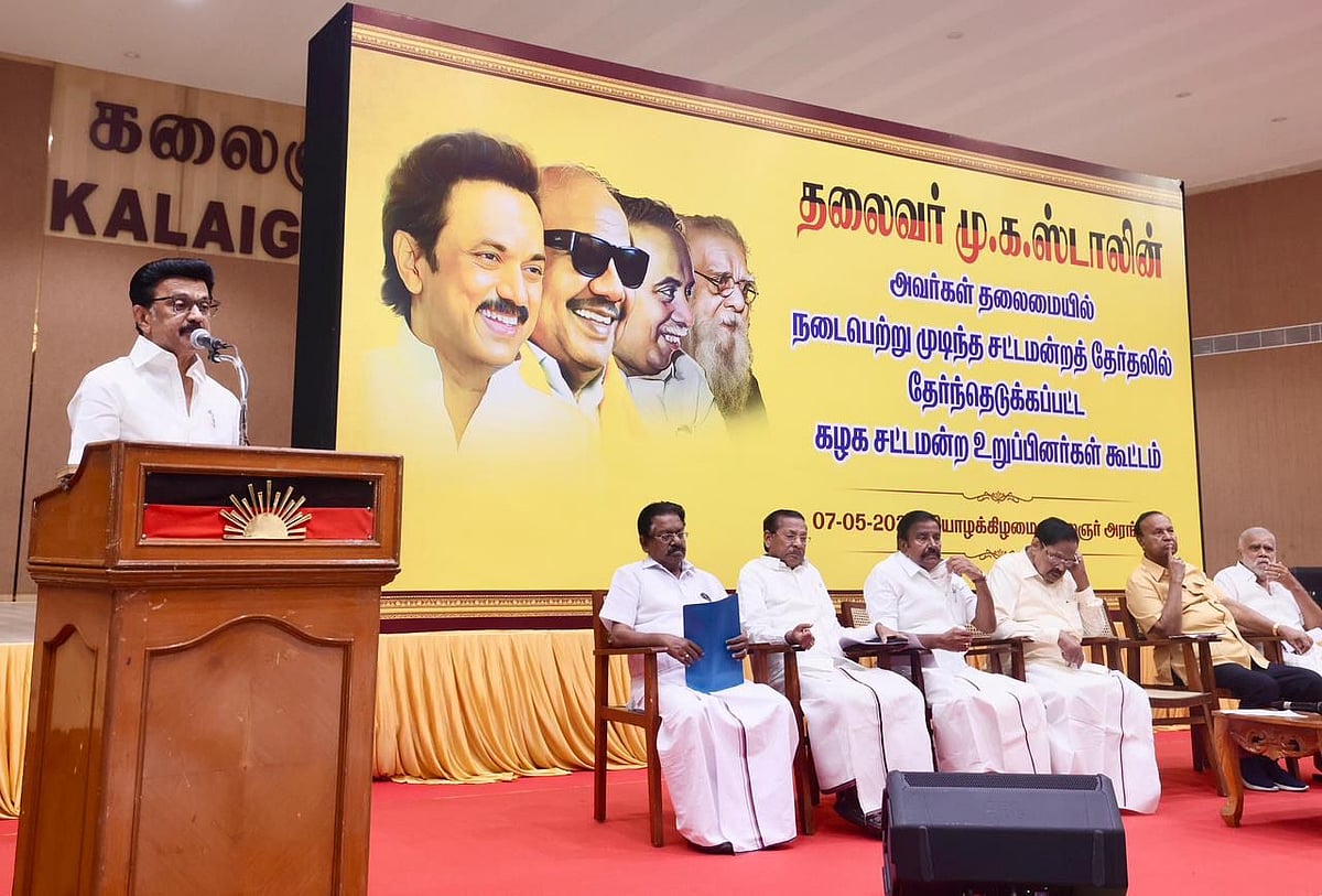 “துரோகம் செய்து முதுகில் குத்திய காங்கிரஸ் கட்சி!” : திமுக எம்.எல்.ஏக்கள் கூட்டத்தில் கடும் கண்டனம்!