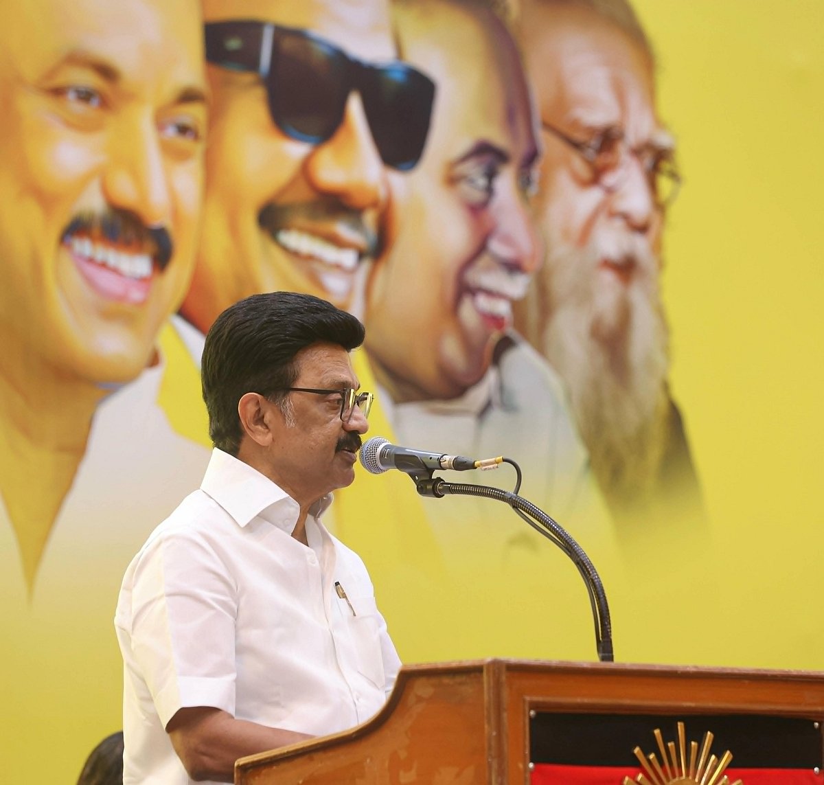 மக்களுக்கு நன்றி.. தலைவருக்கு அதிகாரம்.. : தி.மு.க எம்.எல்.ஏ.க்கள் கூட்டத்தில் தீர்மானம்! (முழு விவரம்)