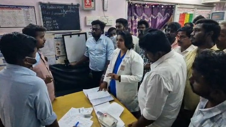 அரசு மருத்துவமனையில் ஆய்வு செய்த த.வெ.க மருத்துவ அணி நிர்வாகி : வலுக்கும் கண்டனங்கள்!