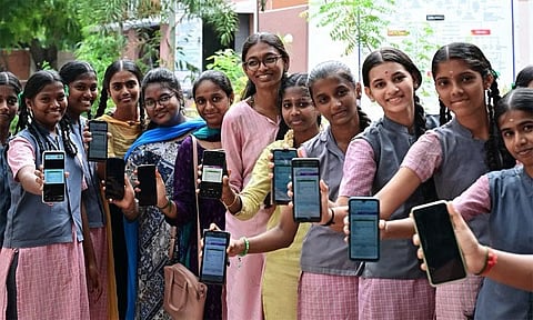 ”வெளியான 10ம் வகுப்பு பொதுத்தேர்வு முடிவுகள்.. எகிறிய தேர்ச்சி விகிதம்.. அசத்திய மாணவிகள்” - முழு விவரம்!